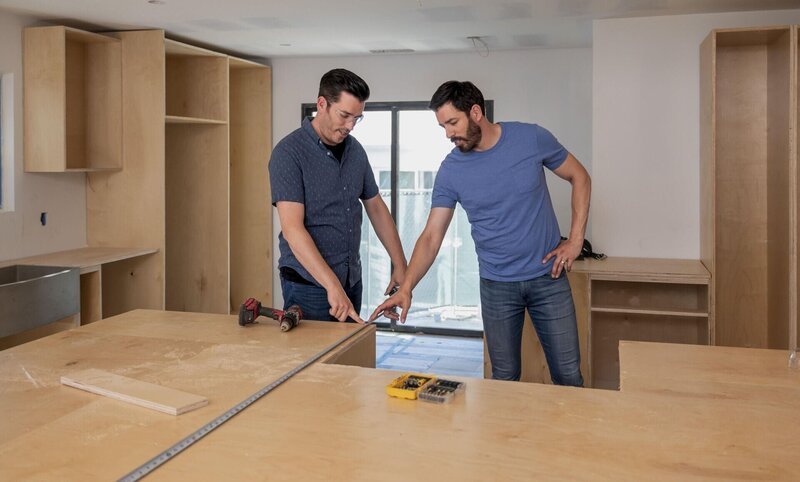 L – R: Jonathan Scott, Drew Scott – Bild: SBE (Forever 4) Inc.