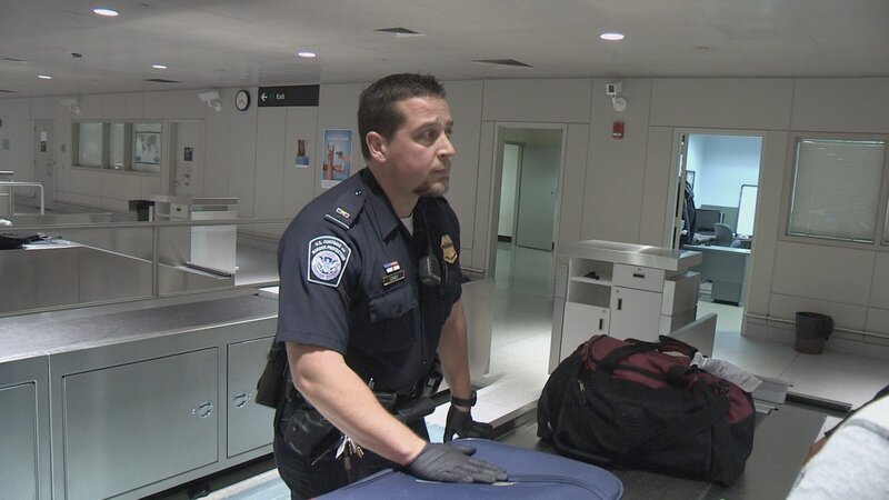 Zollbeamter Chris Cory am Flughafen Logan. (Bildnachweis: National Geographic Channels/​Des Daniels) – Bild: FOX Networks /​ National Geographic Channels /​ Des Daniels