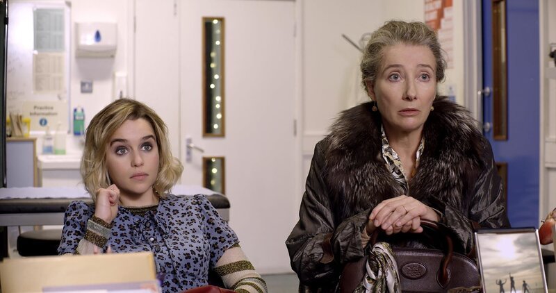 v.li.: Kate (Emilia Clarke), Petra (Emma Thompson). – Bild: PLURIMEDIA (Universal Pictures International France / Universal Studios / Feigco Entertainment) v.li.: Kate (Emilia Clarke), Petra (Emma Thompson). – Bild: PLURIMEDIA (Universal Pictures International France / Universal Studios / Feigco Entertainment)