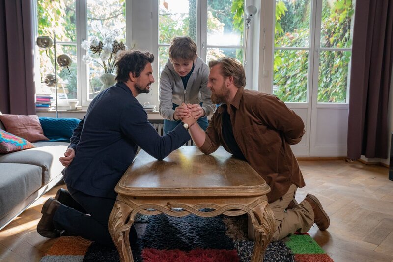 (v.l.n.r.) Felix „Einstein“ Winterberg (Tom Beck); Leon Lange (Paul Bohse); Thomas Müller (Axel Stein) – Bild: SAT.1 /​ Wolfgang Ennenbach