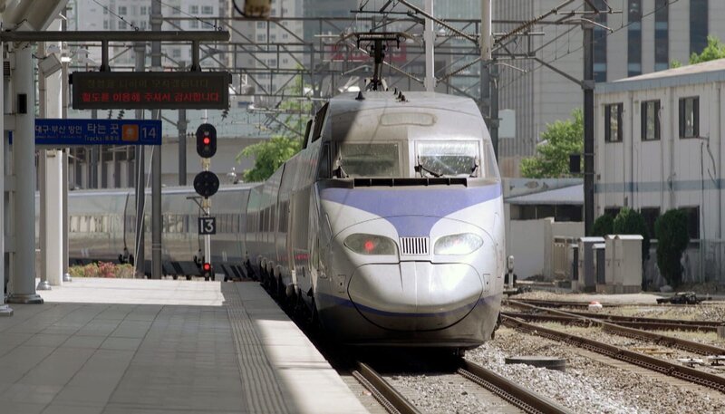 Koreanischer Hochgeschwindigkeitszug. – Bild: NDR/​SWR/​Grit Merten