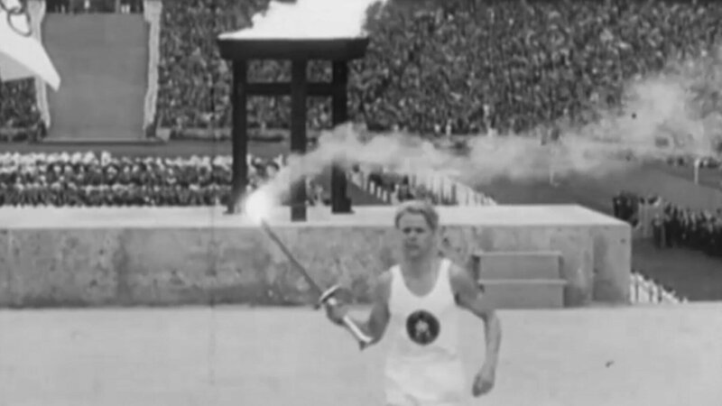 Der Fackelläufer bei der Eröffnung der Olympischen Spiele 1936. – Bild: Castan Filmkontor