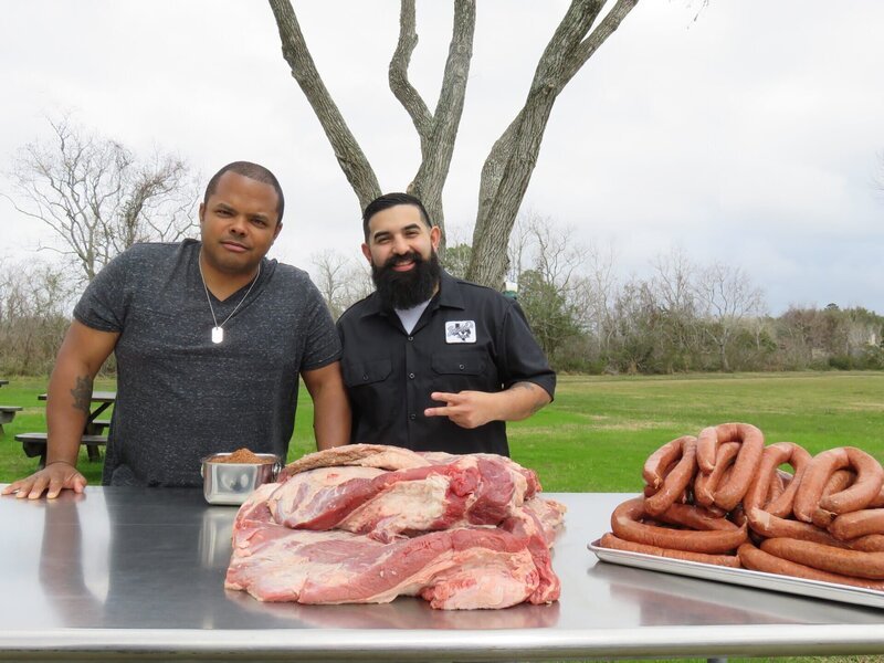 Roger Mooking (l.) – Bild: 2018, Cooking Channel, LLC. All Rights Reserved Lizenzbild frei