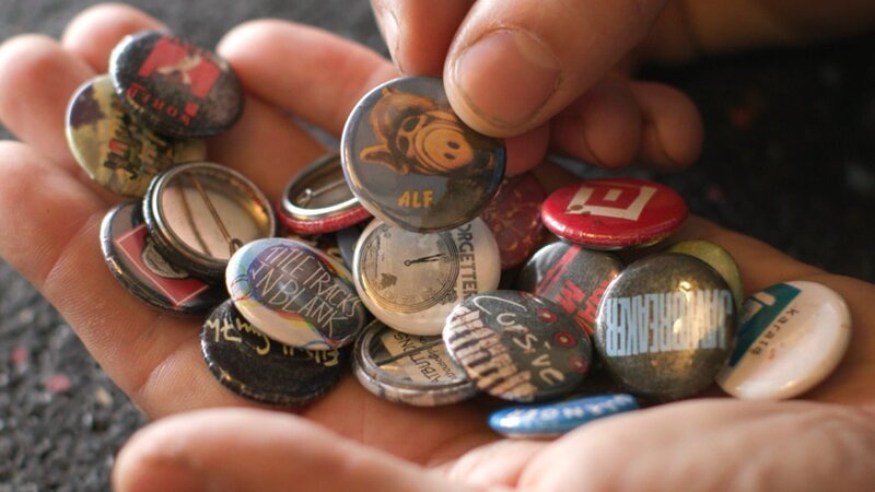 Früher an jedem Revers, heute fast weg: Buttons – Bild: ZDF