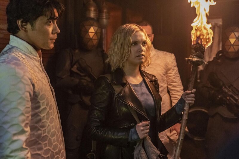 Bellamy Blake (Bob Morley, l.); Clarke Griffin (Eliza Taylor, r.) – Bild: Warner Bros. Entertainment Inc.