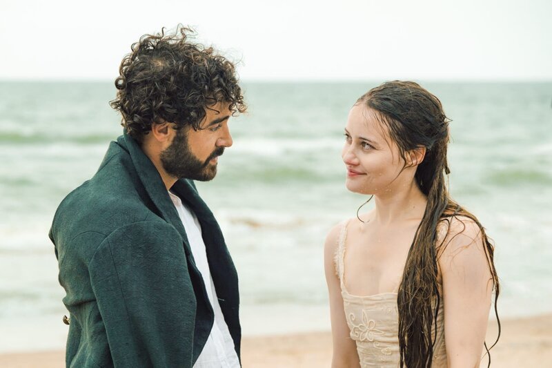 Sisi (Dominique Devenport) trifft Graf Andrássy (Giovanni Funiati). – Bild: ORF/​Beta Film/​RTL/​Story House Pictures/​Armands Virbulis