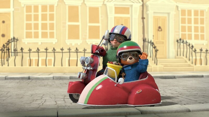 L-R: Mrs. Bird, Paddington – Bild: Paramount