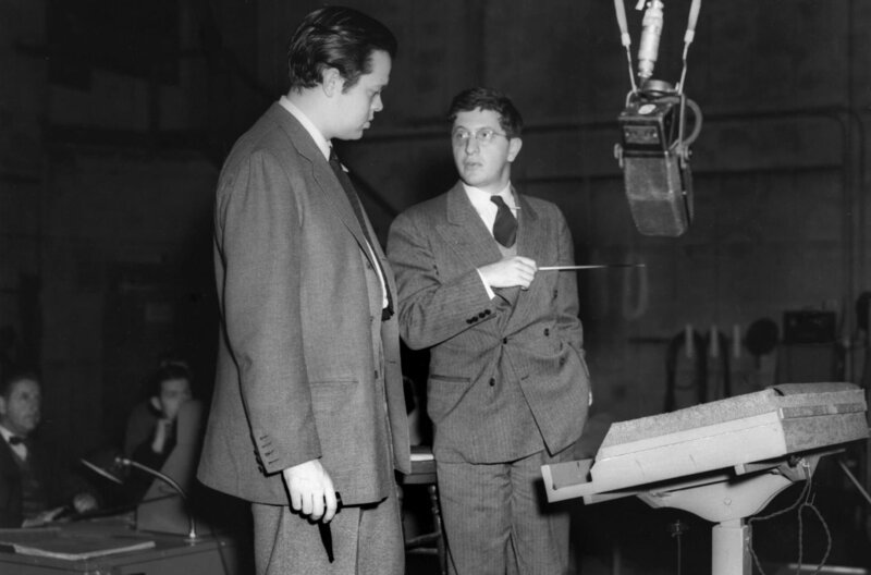 Orson Welles (l.) und Bernard Herrmann – Bild: WDR/​2019 Cable News Network, Inc./​Studio Hamburg Enterprises