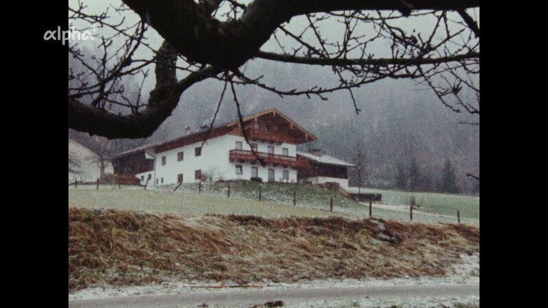 Der Hof vom Wastl Adi am Rande des Dorfes Schneizlreuth (1975). – Bild: BR