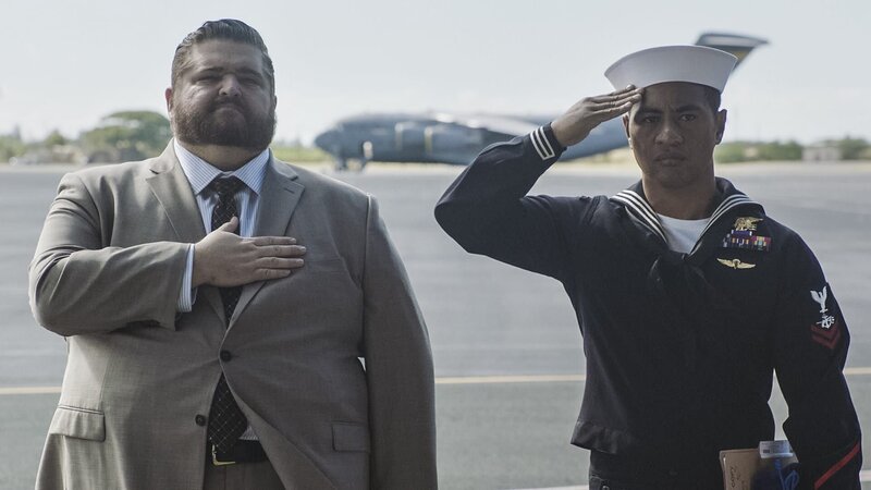 L-R: Jerry Ortega (Jorge Garcia); Junior Reigns (Beulah Koale) – Bild: CBS Broadcasting, Inc.