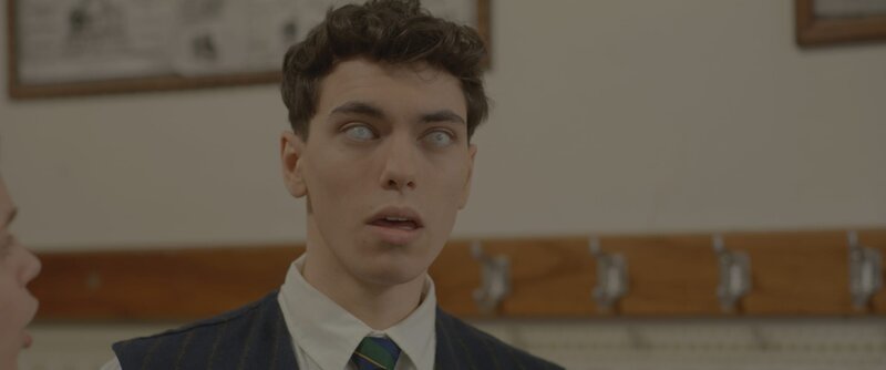Darius (Louis Martino) verliert sein Augenlicht durch Theos misslungenen Zauber. – Bild: ZDF/​2023 Cottonwood Media/​ZDF Studios