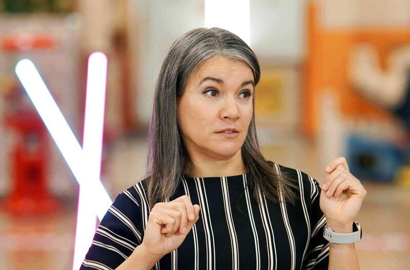 Die Philosophin und Autorin Karin Kuhlemann sagt, dass das weltweite Bevölkerungswachstum die größte, allem anderen zugrunde liegende Bedrohung für die Menschheit ist. – Bild: ZDF /​ Autentic