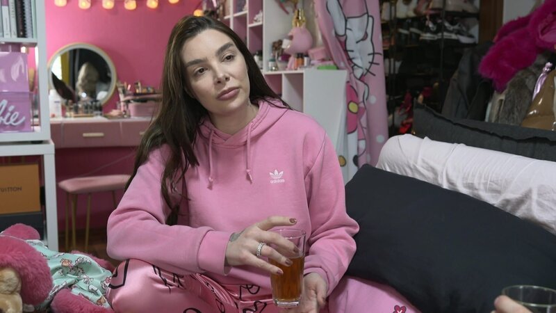 S3F22: Nathalie erfährt heute, was es mit ihrer Hautkrebsdiagnose auf sich hat; – Bild: RTLZWEI