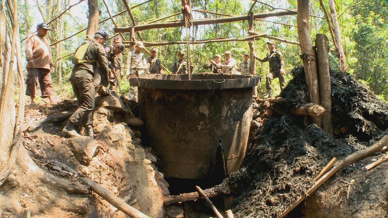 Cambodia: Cambodian law enforcement destroys an Ecstacy production centre. – Bild: The National Geographic Channel