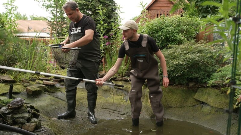 Tierheim Oldenburg: Martin Rütter (l.) und Paul Sytwala +++ Die Verwendung des sendungsbezogenen Materials ist nur mit dem Hinweis und Verlinkung auf RTL+ gestattet. – Bild: RTL