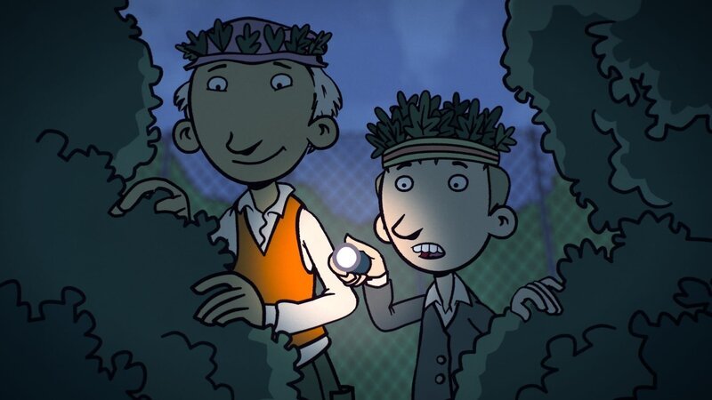 Rico (links) und Oskar (rechts) tragen Blättermützen und schauen erschrocken durch einen Buschspalt. Oskar leuchtet mit der Taschenlampe. – Bild: WDR