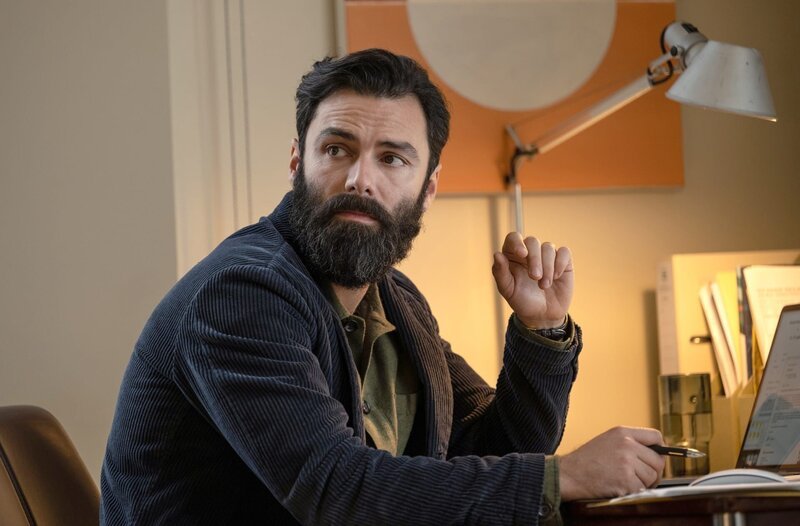 Er hat einen Verdacht: O’Loughlin (Aidan Turner) recherchiert. – Bild: ARD Degeto/​ITV Studios