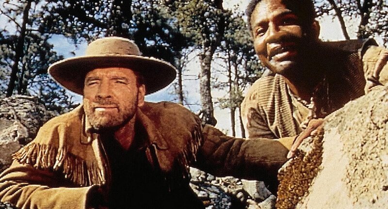 Der Pelztierjaeger Joe Bass (Burt Lancaster) und der entlaufene Sklave Joseph Winfield Lee (Ossie Davis) beobachten Indianer … – Bild: Kabel Eins Classics Der Pelztierjaeger Joe Bass (Burt Lancaster) und der entlaufene Sklave Joseph Winfield Lee (Ossie Davis) beobachten Indianer … – Bild: Kabel Eins Classics
