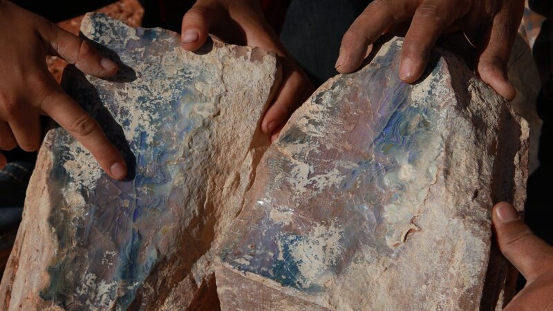 Misfits, Painted Lady Opal finden, Andamooka SA. – Bild: 2021, Discovery, Inc. All Rights Reserved.