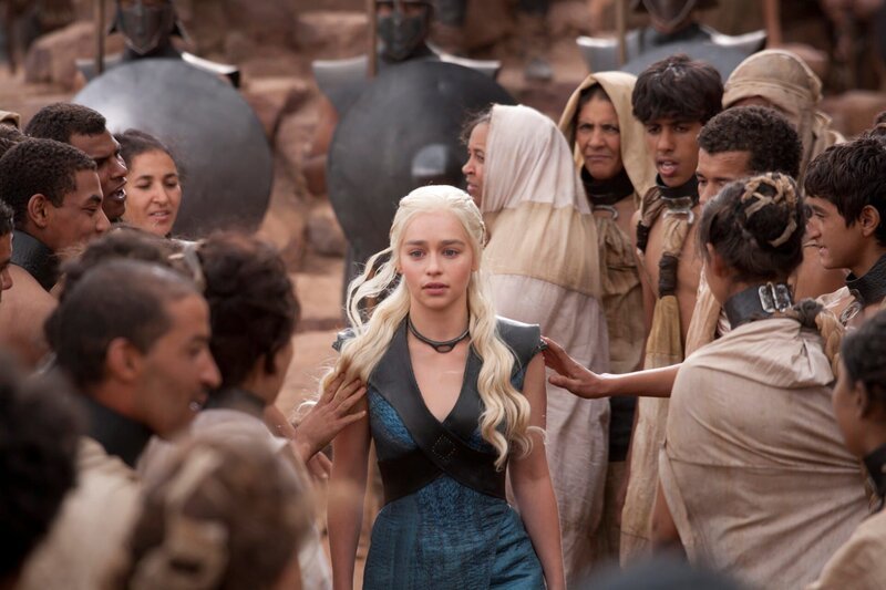 Daenerys Targaryen (Emilia Clarke) – Bild: Turner / © 2013 HOME BOX OFFICE, INC. ALL RIGHTS RESERVED Daenerys Targaryen (Emilia Clarke) – Bild: Turner / © 2013 HOME BOX OFFICE, INC. ALL RIGHTS RESERVED