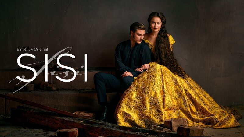 Jannik Schümann (Kaiser Franz Joseph I.), Dominique Devenport (Sisi) – Bild: ORF/​Beta Film/​RTL/​Story House Pictures/​Armands