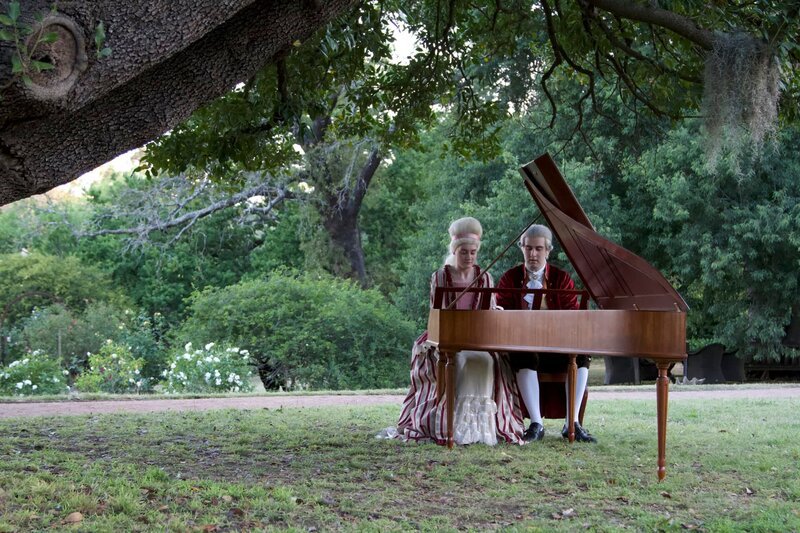 Maria-Anna Mozart Teen /​ Young Adult (Alyona Popova, l.) – Bild: Media Stockade