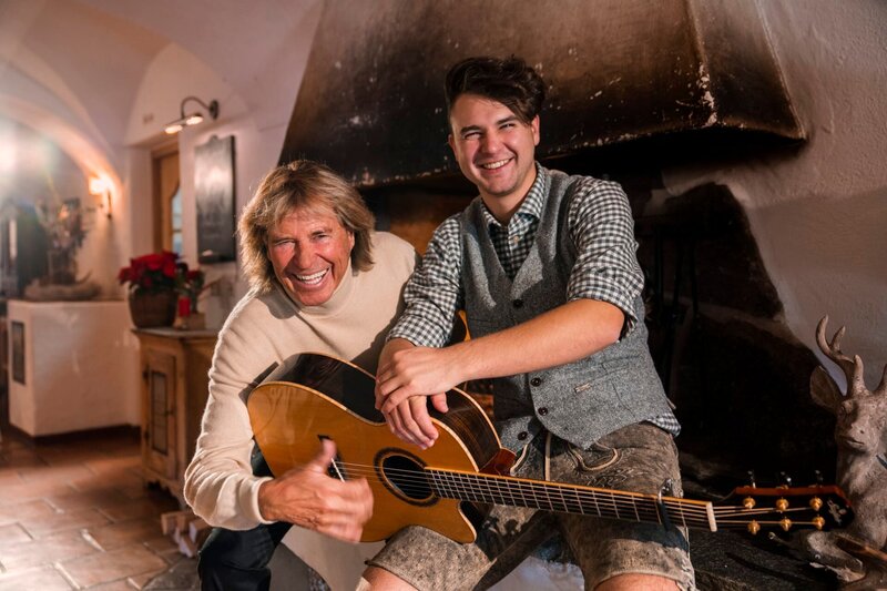 Hansi Hinterseer - Weihnachtslichter – Bild: ServusTV /​ Moonlake Entertainment /​ Markus Christ