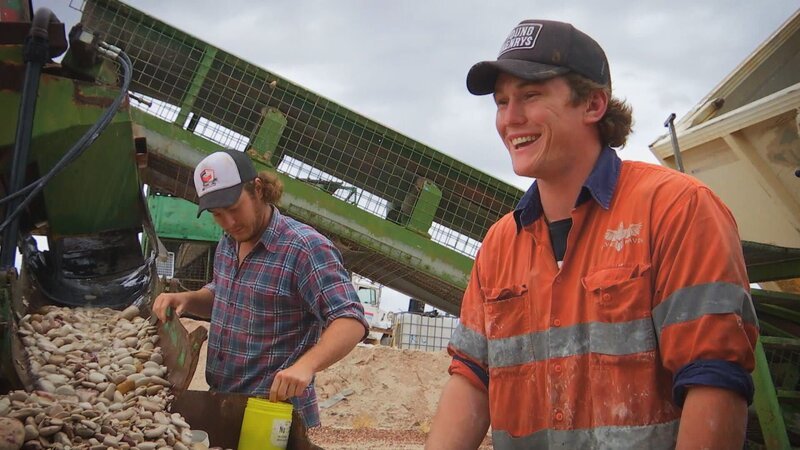 L-R: Rory Cheal and Oscar Cheal. – Bild: DMAX