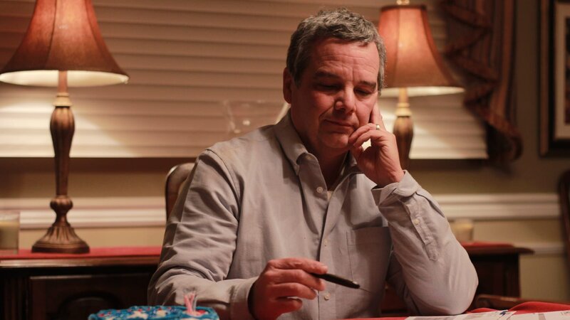 Tommy works on his finances – Bild: Discovery Communications