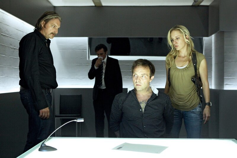 Stefan Jürgens (Carl Ribarski), Aleksandar Jovanovic (Berdan Dadiani), Lilian Klebow (Penny Lanz). – Bild: ORF/​SATEL-Film