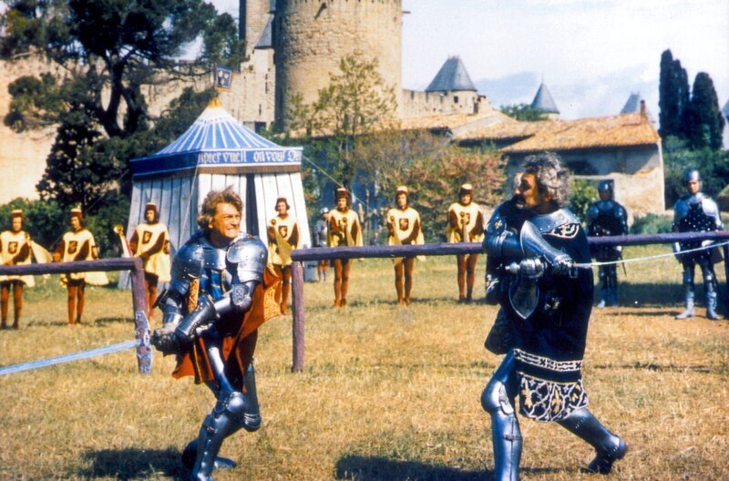 Ritter Robert de Neuville (Jean Marais, li.) tritt gegen Graf Jean von Sénac (Guy Delorme, re.) an. – Bild: Pathé Films/DAMA Cinematografica Ritter Robert de Neuville (Jean Marais, li.) tritt gegen Graf Jean von Sénac (Guy Delorme, re.) an. – Bild: Pathé Films/DAMA Cinematografica