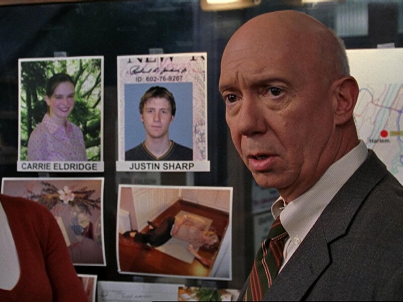 Capt. Cragen (Dann Florek, re.) will, dass der Fall möglichst schnell gelöst wird … – Bild: 13th Street