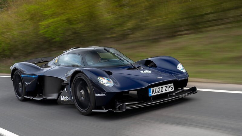 Der Hybrid-Supersportwagen Aston Martin Valkyrie wurde sowohl für die Straße als auch die Rennstrecke entwickelt. – Bild: Quintus Media GmbH