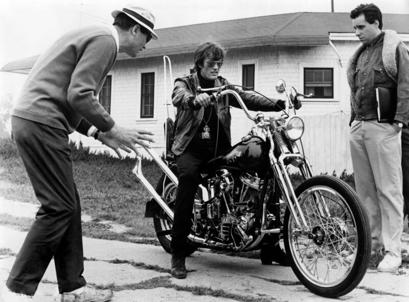 The Wild Angels: v.l.n.r. Roger Corman, Peter Fonda und Peter Bogdanovich – Bild: WDR/​2019 Cable News Network, Inc./​Studio Hamburg Enterprises