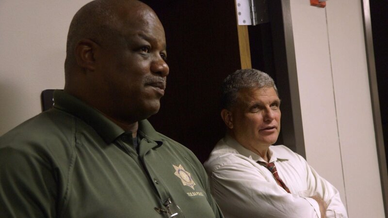 Detective John Brown (l.) und Sergeant Dave Walker – Bild: Foto: RTL /​ A&E Networks, LLC
