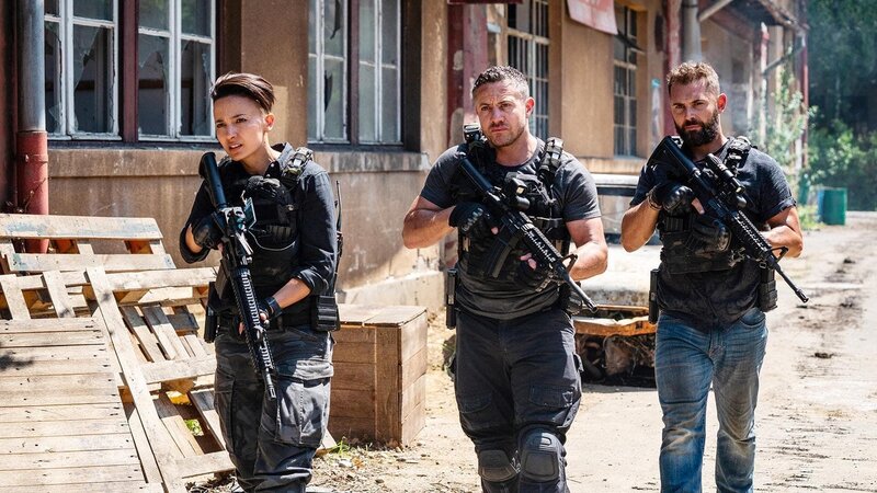 On the left LCpl. Gracie Novin (Alin Sumarwata) – Bild: Sky Channel