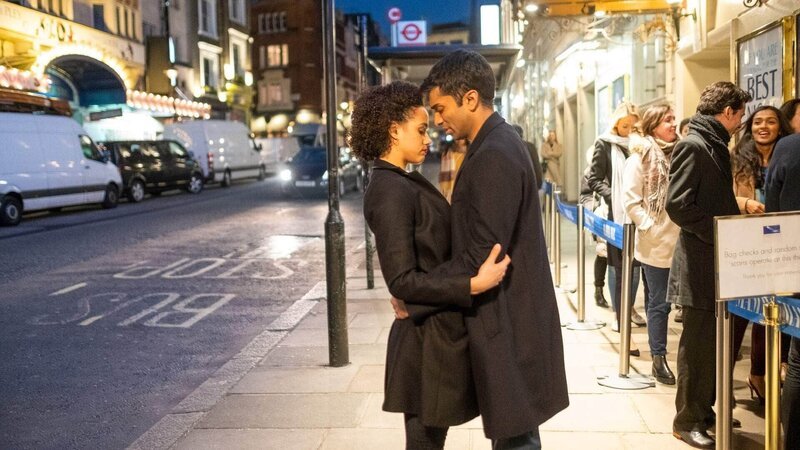 Maya (Nathalie Emmanuel) und Kash (Nikesh Patel). – Bild: RTL /​ MGM Television Entertainment Inc. and Universal Television LLC