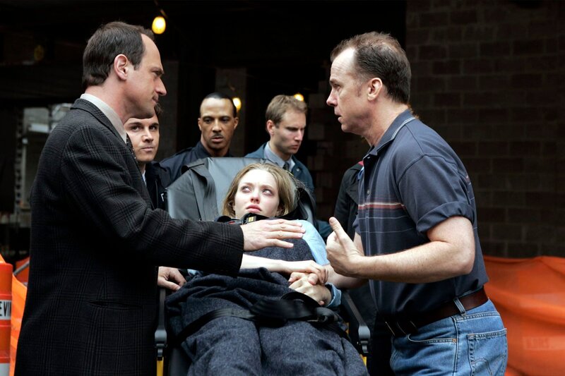 (L-R) Detective Elliot Stabler (Christopher Meloni), Tandi McCain (Amanda Seyfried), Ronald McCain (Michael O’Keefe) – Bild: NBC Universal Television