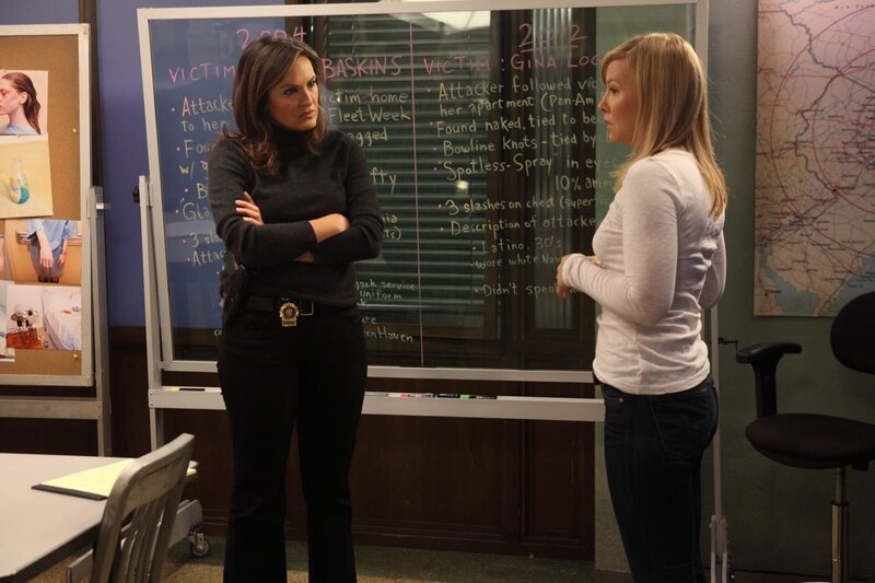(l-r) Mariska Hargitay as Detective Olivia Benson, Kelli Giddish as Detective Amanda Rollins – Bild: Universal Network Television LLC /​ 13TH STREET