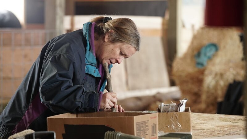Wendy pflanzt (Wendy Hines) – Bild: Discovery Communications, LLC/​JACKSON SANDERS
