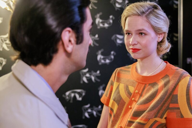 Margot (Isabel Dornheim) wird von Yusuf (Arya Roohi) überrascht. – Bild: RTL /​ Sebastian Meyer