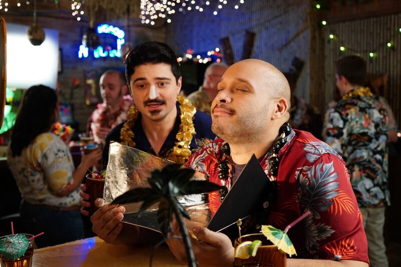 CHICAGO FIRE -- „Call It Paradise“ Episode 314 -- Pictured: (l-r) Yuri Sardarov as Otis, Joe Minoso as Joe Cruz – Bild: NBCUniversal Media, LLC