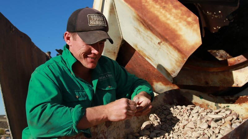 Oscar Cheal, searcing for Opal in the.agitator tail out, Lightning Ridge NSW – Bild: Discovery Communications, LLC.