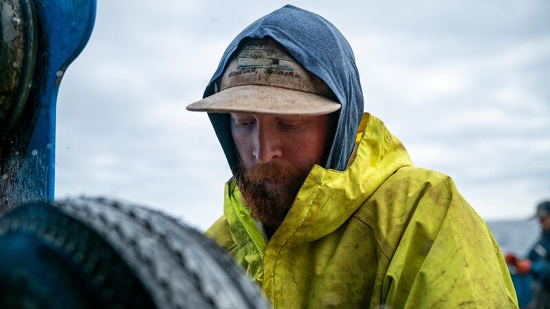 Summer bay deckhand Nick at the coiler – Bild: Warner Bros. Discovery, Inc.