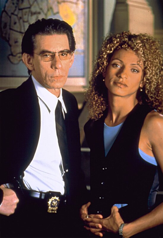 Det. John Munch (Richard Belzer), Det. Monique Jeffries (Michelle Hurd) – Bild: 1999 Universal Network Television (C)13TH STREET Photocredit Mandatory, Editorial Use Only, NO archive, NO Resale