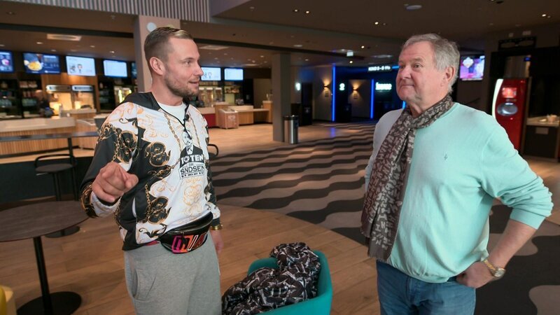 S3F24: Nur noch 96 Stunden bis zu Erics großer Modenschau. Heute sollen eigentlich alle zur Generalprobe erscheinen. Der Realitystar hat seinen Vater Thomas zur Unterstützung dabei. – Bild: RTLZWEI