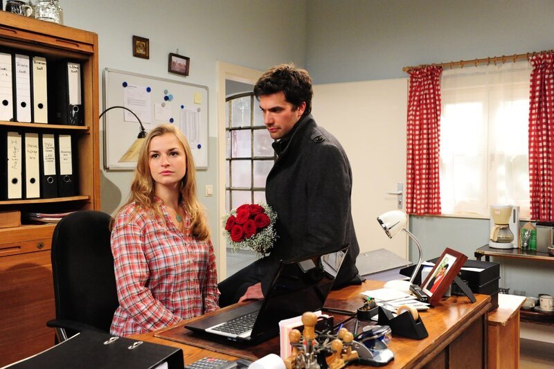 Theresa (Ines Lutz, l.); Konstantin (Moritz Tittel, r.) – Bild: ARD /​ Ann Paur