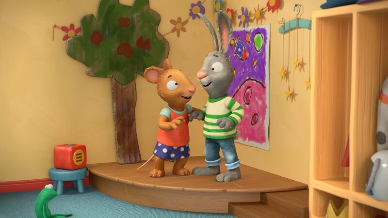 Posy wundert sich, warum sich Pip nicht an die verabredete Choreographie hält – schließlich geht es um das mühsam einstudierte Weltraum-Tänzchen. – Bild: Magic Light Pictures LTD 2023