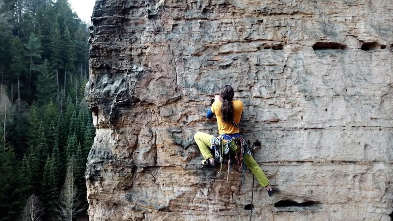 Auch in Deutschland finden wir spektakuläre Felswände, welche zum Bouldern in der Natur einladen. – Bild: N24 Doku Auch in Deutschland finden wir spektakuläre Felswände, welche zum Bouldern in der Natur einladen. – Bild: N24 Doku