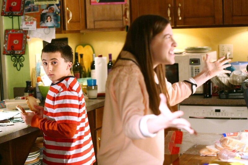 Brick (Atticus Shaffer, l.); Sue (Eden Sher, r.) – Bild: Warner Brothers